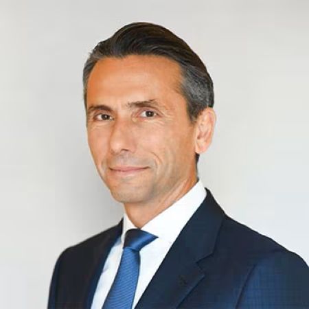 The image depicts a well-dressed individual in a suit and tie, exuding a professional and formal appearance.Előfordulhat, hogy az AI által létrehozott tartalom helytelen.